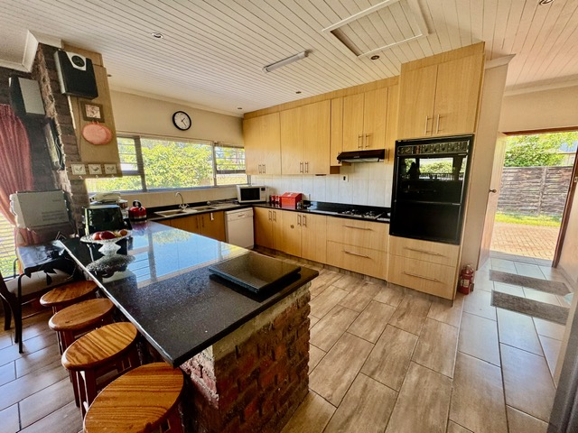 4 Bedroom Property for Sale in Denver Park Western Cape